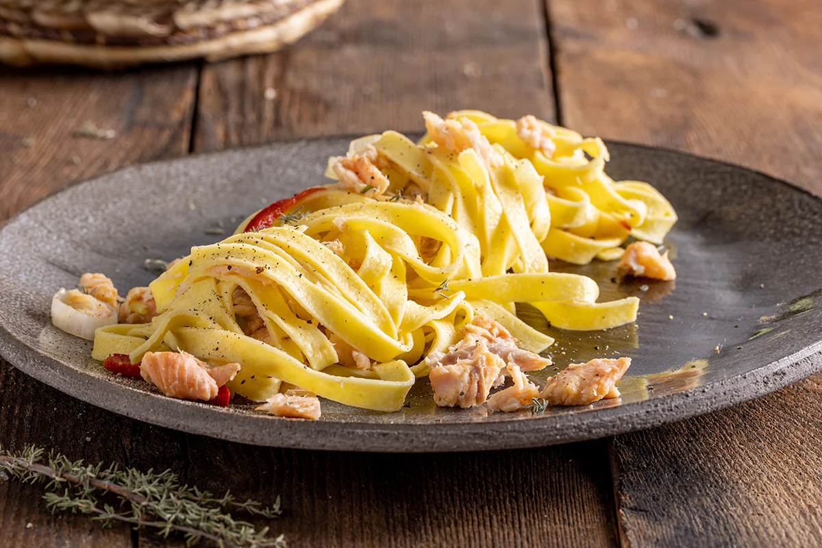 Piatti Tipici: La Vera Ricetta del Ragù alla Bolognese (e perché non si usa con gli spaghetti)