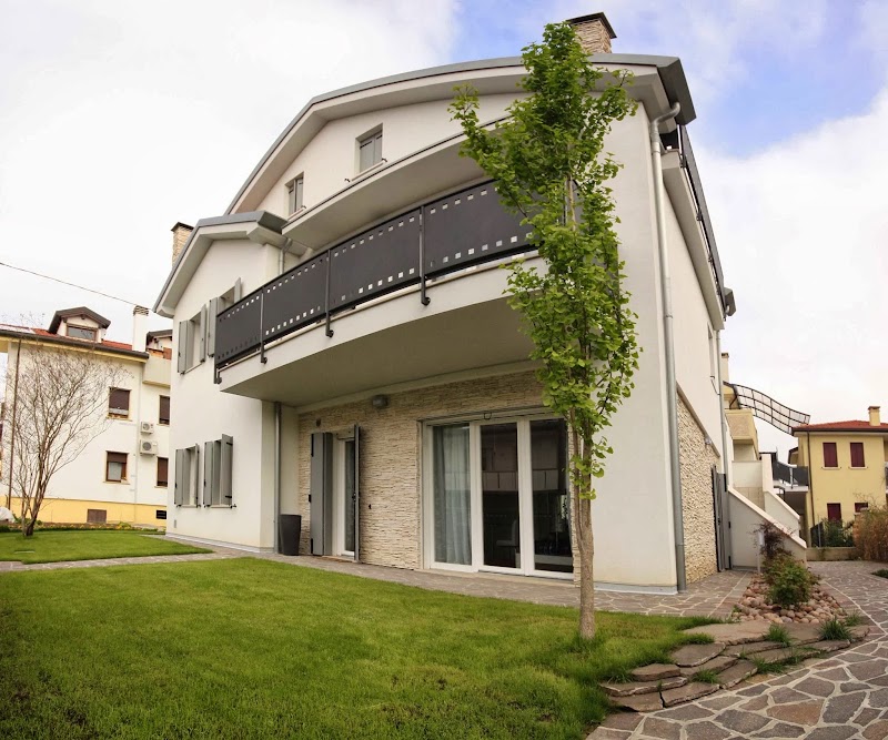 La Lanterna Guest House