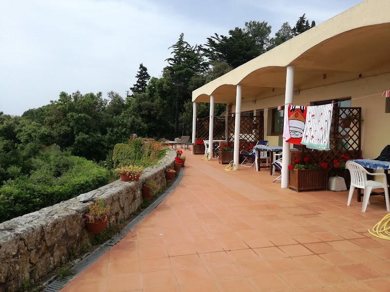 B. &AMP; B. LA COLLINA